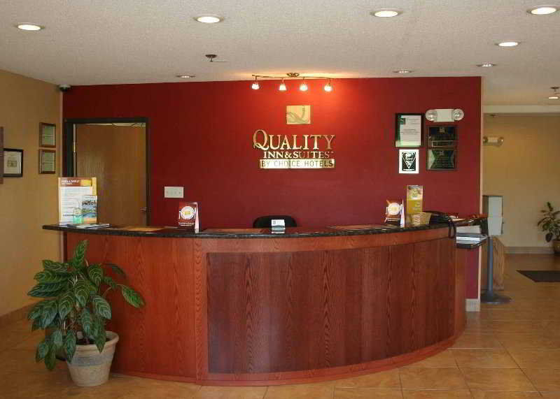 Quality Inn & Suites Menomonie Beltér fotó